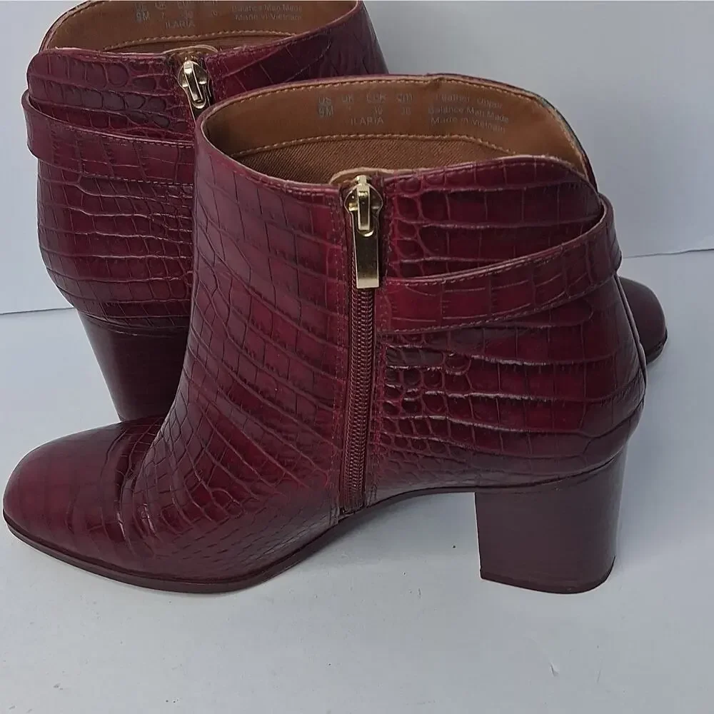 Franco Sarto Ilaria Burgundy Croc Embossed Leather Ankle Boots Booties Size 9M